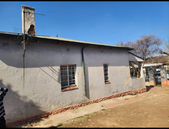 3 BEDROOM HOUSE FOR SALE IN BEZUIDENHOUT VALLEY
